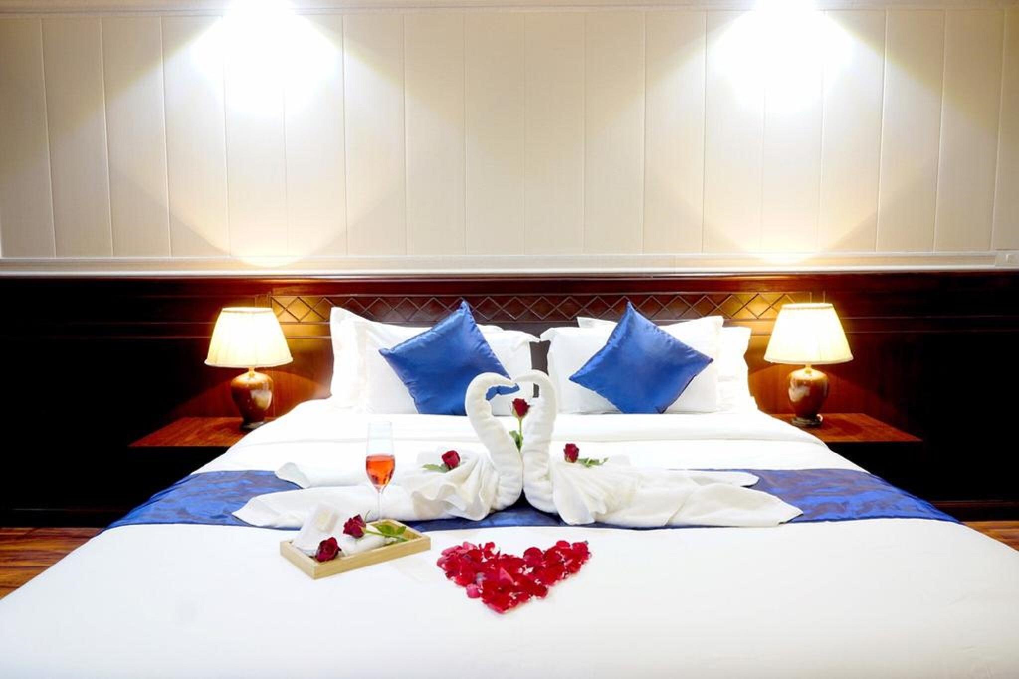 Miloft Sathorn Hotel - Sha Plus Certified Бангкок Экстерьер фото A bed with a heart-shaped arrangement of flowers