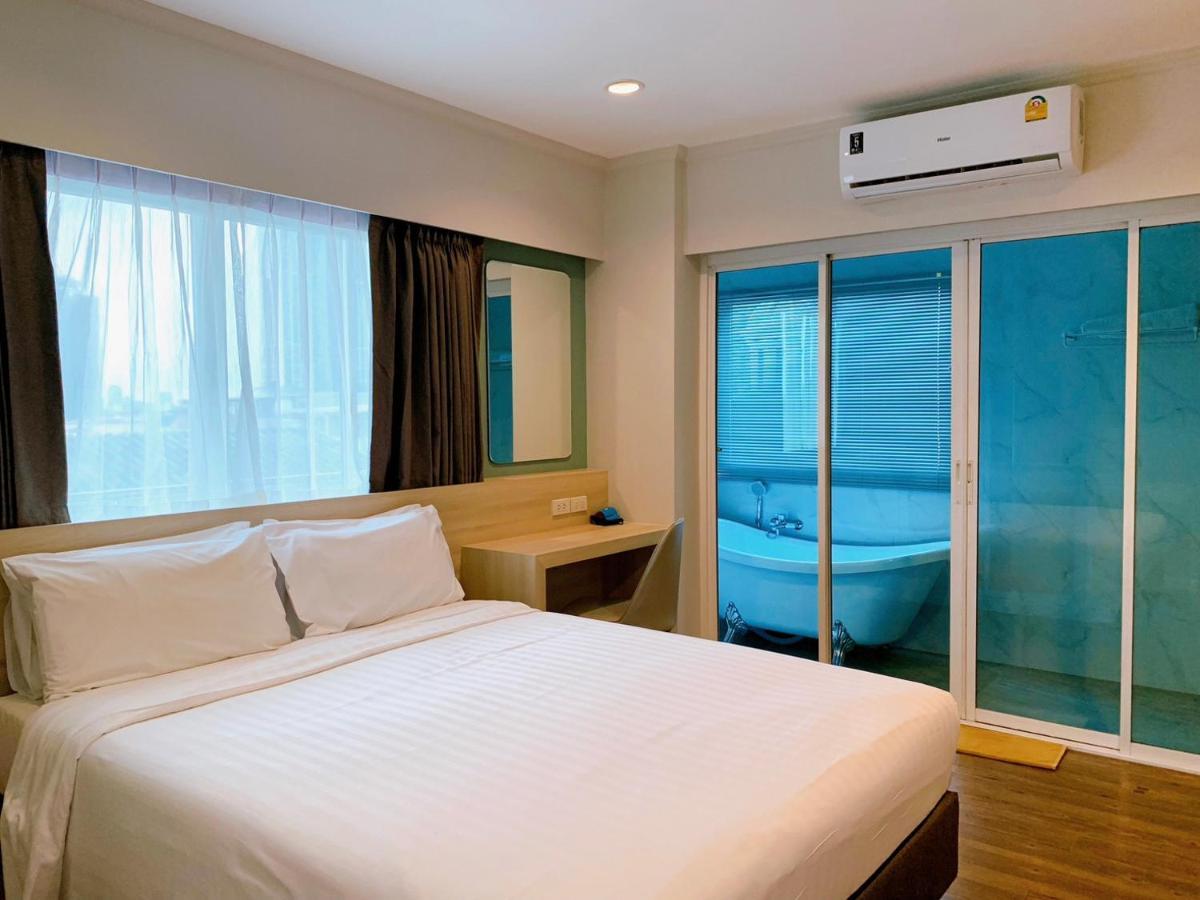 Miloft Sathorn Hotel - Sha Plus Certified Бангкок Экстерьер фото