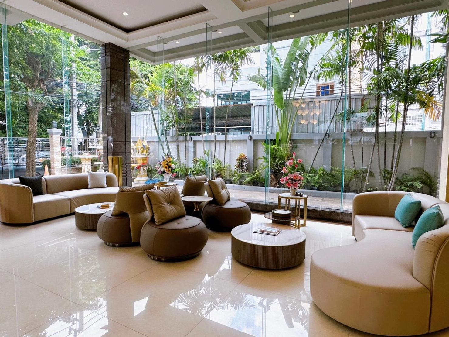 Miloft Sathorn Hotel - Sha Plus Certified Бангкок Экстерьер фото Lobby